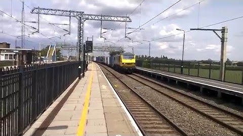 Freightliner Class 90 passes Cheddington at speed