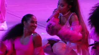 Ariana Grande - 7 Rings  (Live in Philadelphia Sweetener World Tour 2019) chords