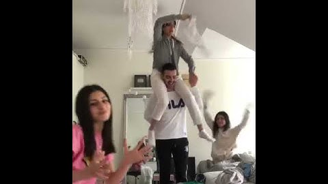 نارين سيدرا شيرين وأخوهم يرقصون ⁦♥️⁩ضحك ههه رأيك