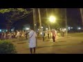 Китайские пенсионеры танцуют в парках города