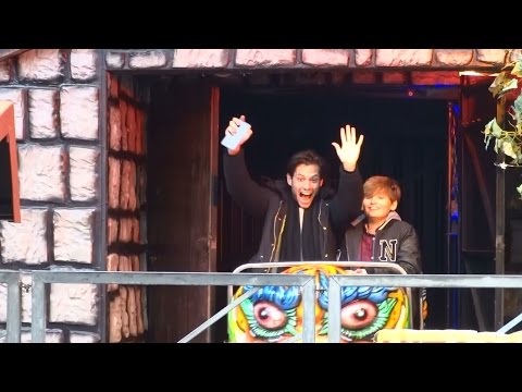 Pretpark Amsterdam: Kermis op de Dam met de uitgang van het Spookhuis / exit Haunted House.