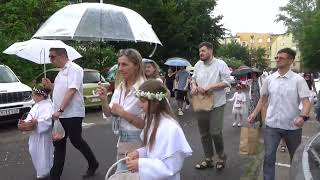 Procesja Bożego Ciała Poznań Naramowice 2024  W drodze do 2 ołtarza Oś.Wł.Łokietka