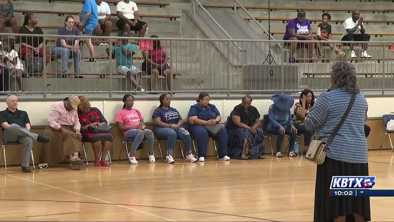 Community members remember victims of violence at prayer vigil