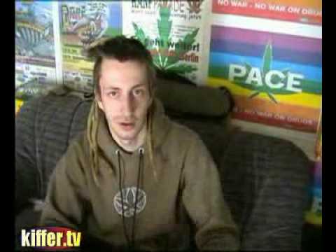 Video: VMan Versucht, 67 Pfund Marihuana In Einen Sarg Zu Schmuggeln