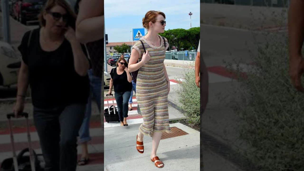 American actress Emma Stone wear mind blowing dresses No.55