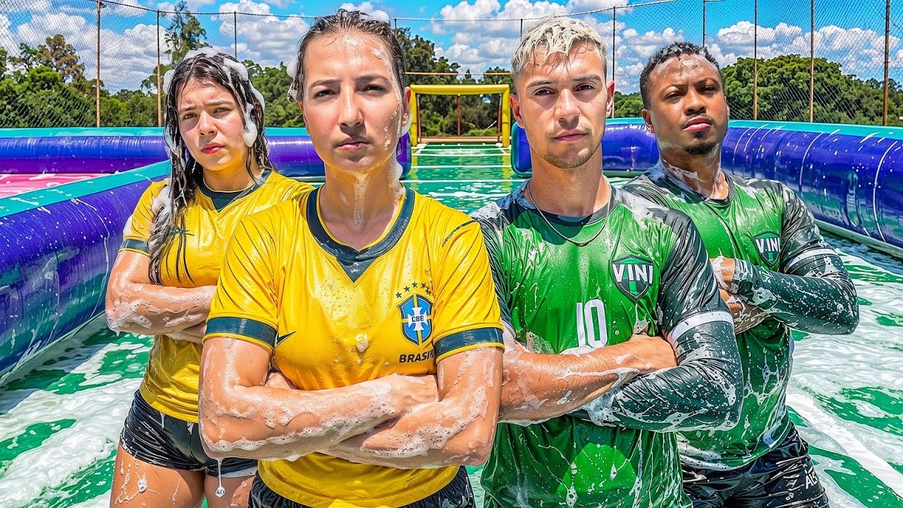 FUTEBOL DE SABÃO! MENINOS vs MENINAS! 
