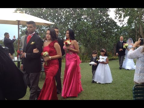 Video: ¿Los padrinos de boda caminan por el pasillo?