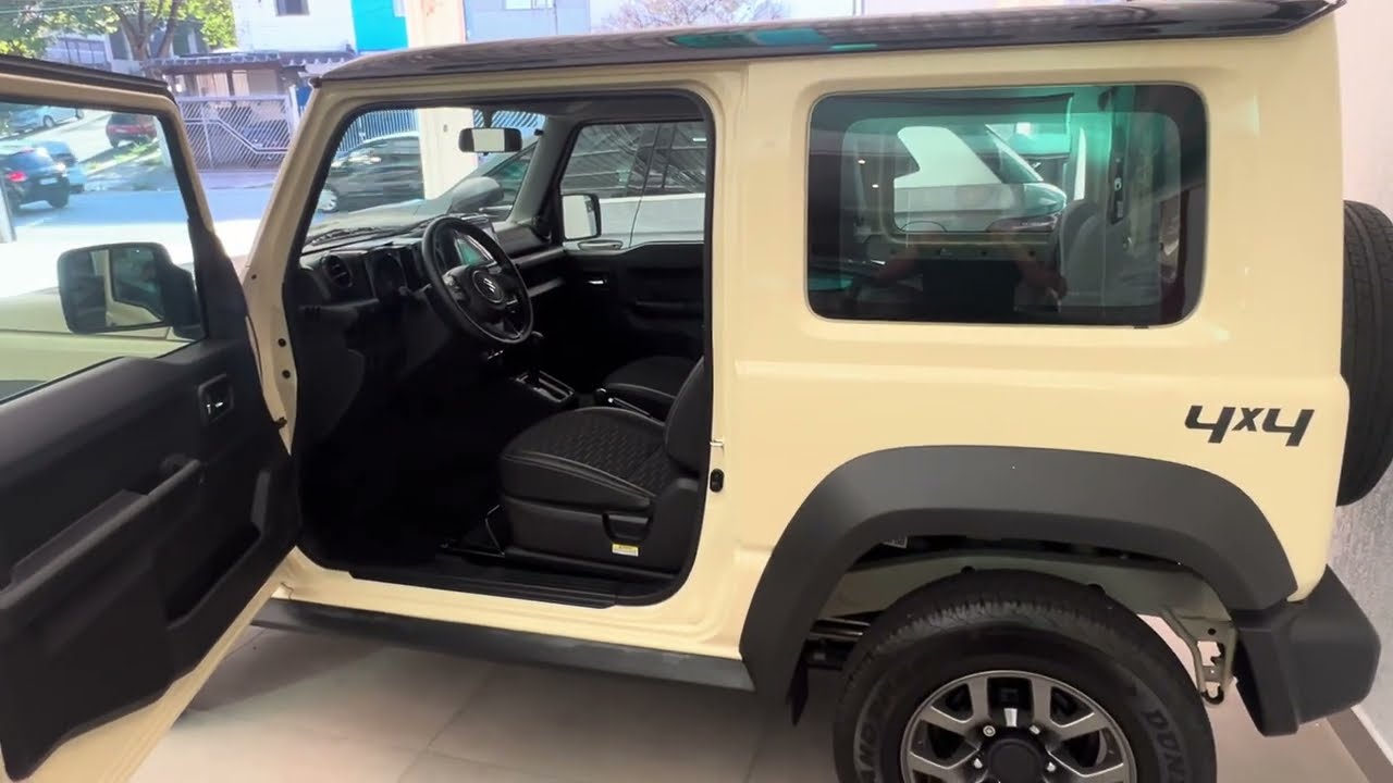 Suzuki Jimny 2025 - Câmera + Sensor traseiro + Películas + Alarme com travamento e fechamento vidros