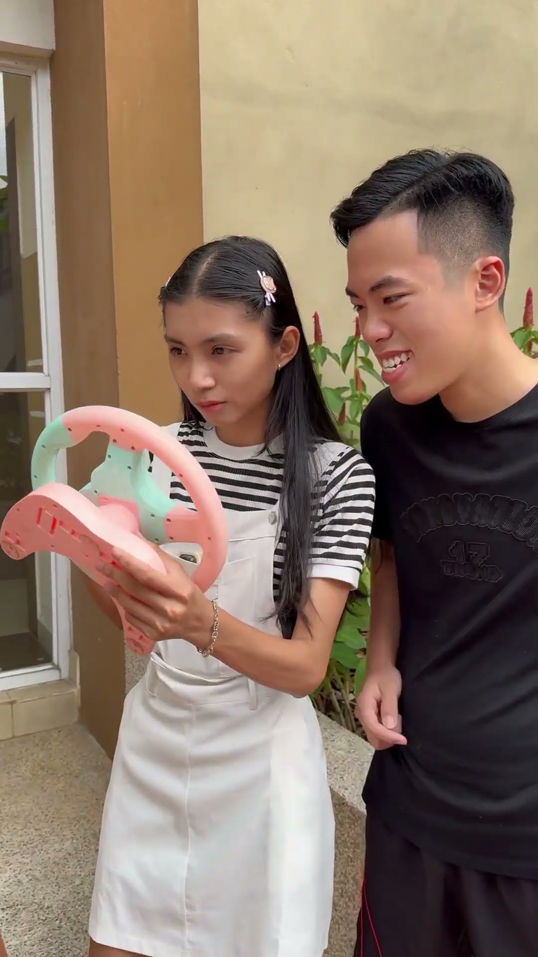 LNS - Cô gái kiêu ngạo và những quả bóng bay || Bad girl and balloons #shorts