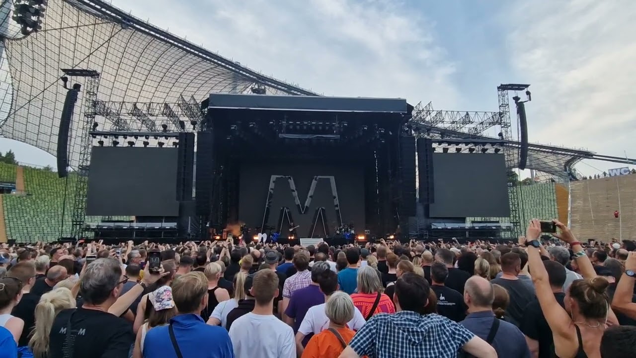 Intro / My cosmos is mine - Depeche Mode, Memento Mori Tour 2023 München