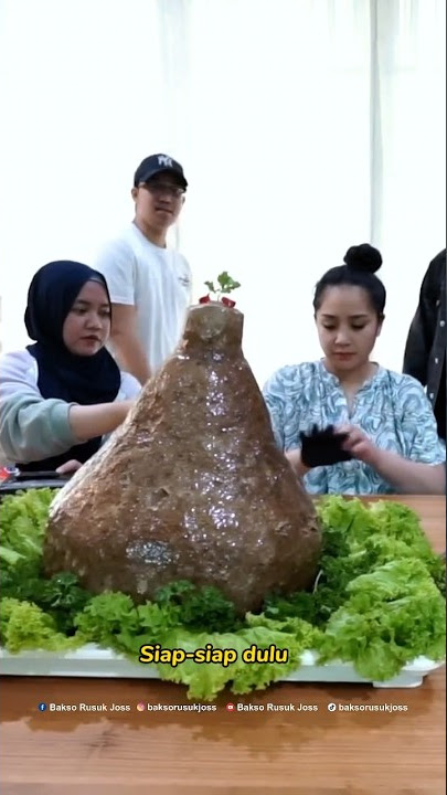 CANTIK NYA MAMA CIPUNG MUKBANG BAKSO BRINGAS | Bakso Rusuk Joss #shorts