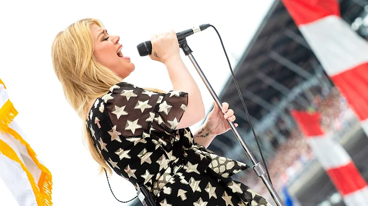 Kelly Clarkson performs National Anthem at 2019 In...