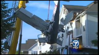 Plane crashes into house in Herndon