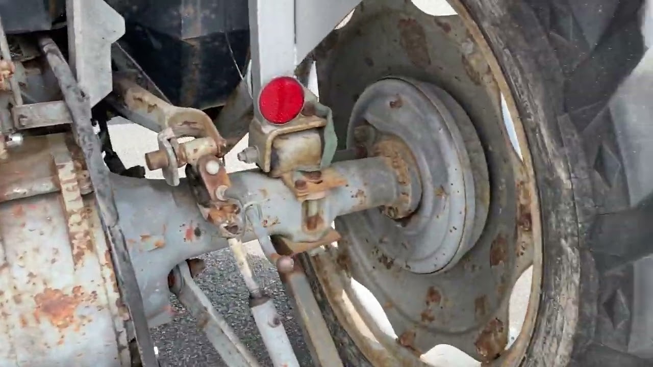 Lantbrukstraktor MF 240