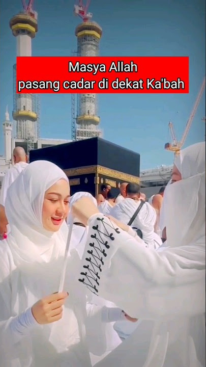 Masya Allah.Cantik nya ukhti bercadar pasangan kan cadar teman nya di Ka'bah