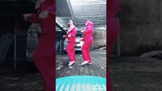 Duo bidan goyang tiktok