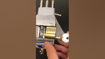 855. How Bump Keys work using a bump hammer | Bumping open a cutaway euro cylinder #shorts