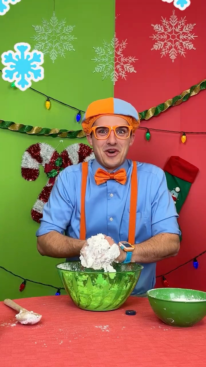 DIY your own SNOW❄️❄️❄️!! Blippi Makes it SNOW❄️❄️❄️! #blippi #shorts #diy