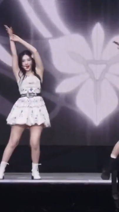 JOY covering Wendy's Cosmic bridge, a disney princess voice ✨️💚 #kpop #shorts #redvelvet