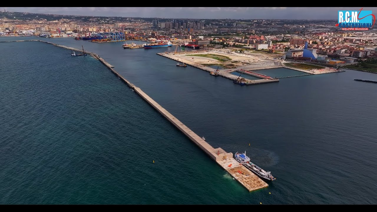 Napoli, si lavora alla diga Duca d'Aosta ed al completamento della Darsena di Levante
