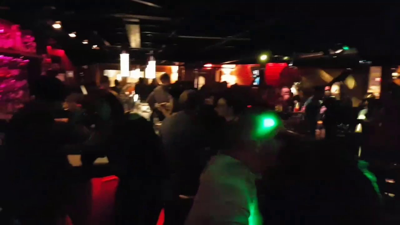Au Bar le Quartier de Lune QC. YouTube