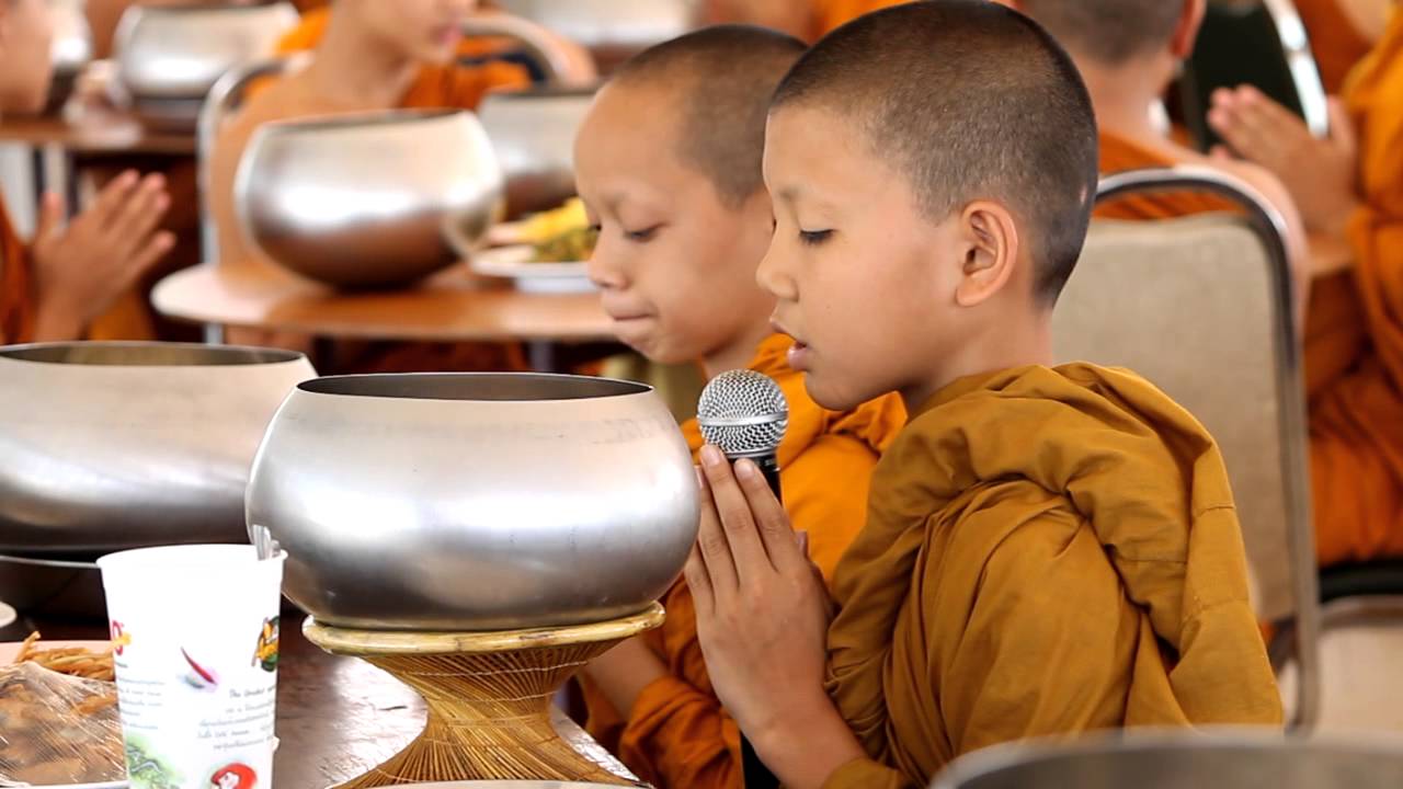 มมร.อส.สามเณร ร.ร.สาธิต มมร กล่าวให้พร