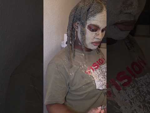 Bentonite clay detox