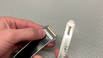 Removing the Qidi extruder ribbon cable connector.