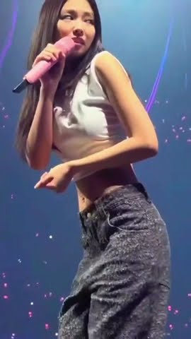 Jennie Little butt movement 🔥😍 #jenniekim #jennie #me