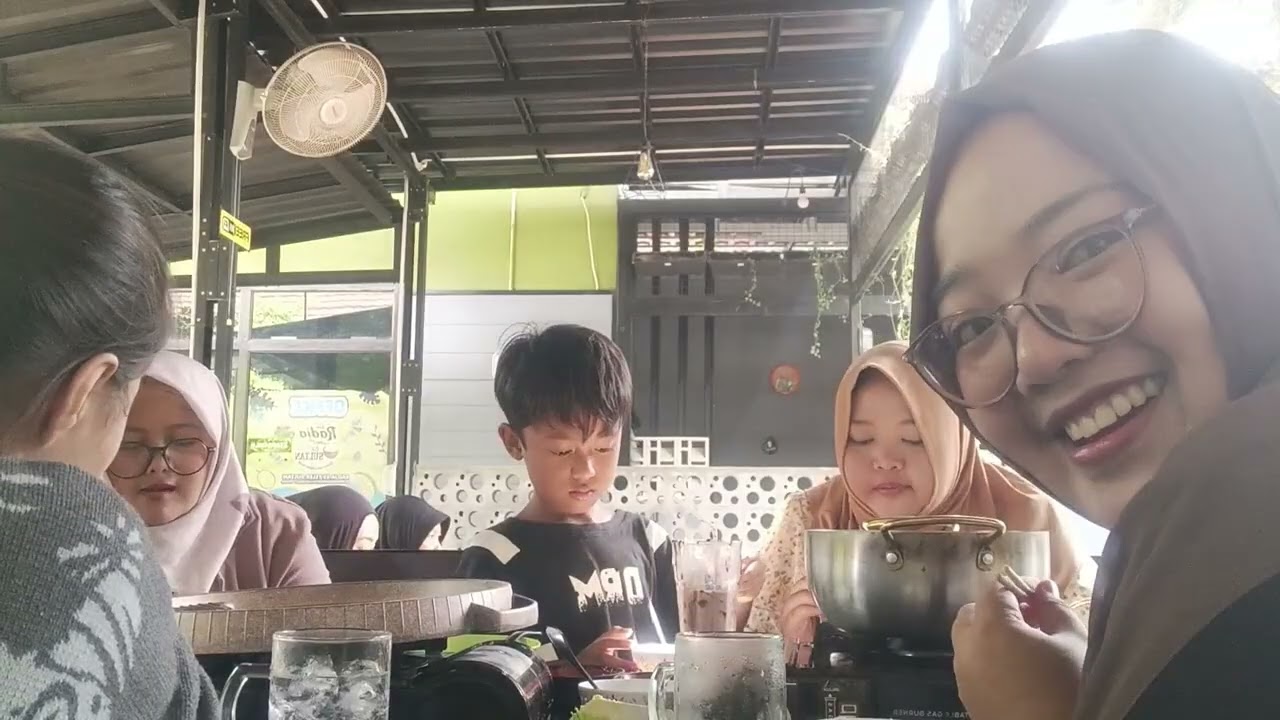 Ulang tahun Mba Nur makan