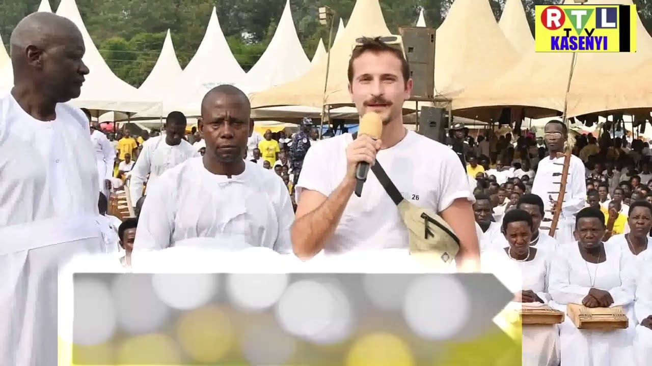 Visite de Omukama Ruhanga Owobusobozi Bisaka, à Fort poto dans le district de Kabarole