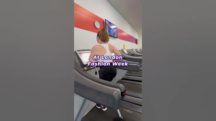 London Fashion Week No. 3 Here I Come 😍 #Shorts #Strut #LFW #DisabledModel #AmputeeModel