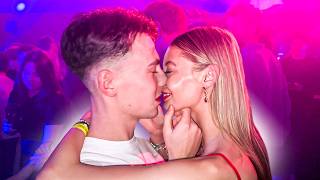 Download Lagu ZOENEN IN DE CLUB! MP3