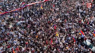 Իրանում Հայաստանի ակցիաները համեմատում են Իսլամական հեղափոխության հետ ու ողջունում Բագրատ Սրբազանին