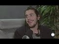 Capture de la vidéo Salvador Sobral - Interview For Tv Record About Album "Excuse Me" 2016 [Portuguese]