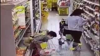 Une Femme fait caca dans un supermarché