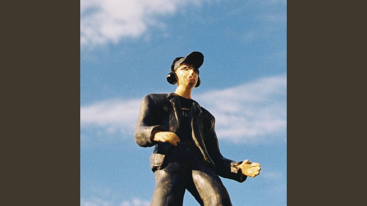 在 YouTube 上觀看「Жужжащий ужас」