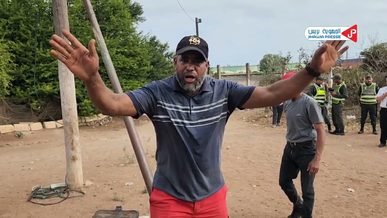 ناضت.. لحظة هدم الخيمة بدوار لشهب بالمحمدية والرجال والنساء رافضين عملية الهدم والامن يدخل على الخط