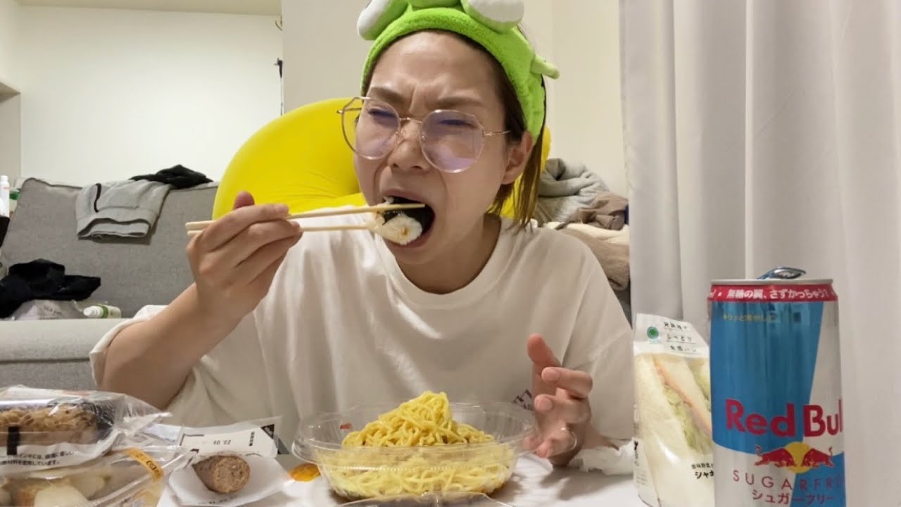 保育園にお迎えいく前に急いでコンビニ飯くうおかん