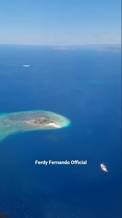 Taman Nasional Komodo dari Pesawat