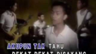 Video thumbnail of "Achik Spin- Dekat Disayang Jauh Dikenang"