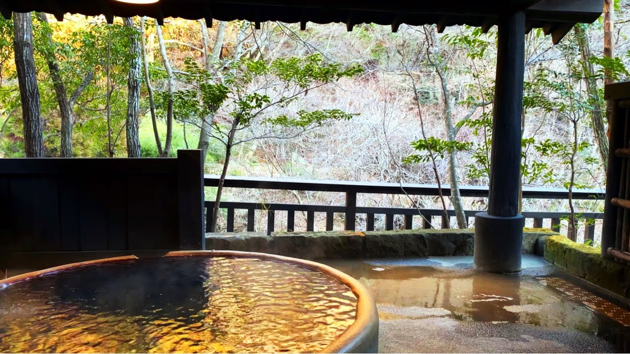 Visiting beautiful Japanese hot springs ♨️ | Kurokawa Onsen | Ryokan Food 🍻 | Hot springs in Japan