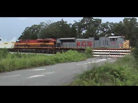 Meet between Amtrak 19 and NS 226 -- Lincoln, AL J...