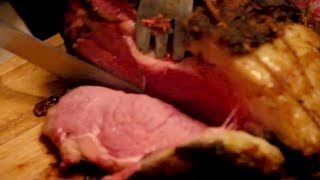 Rebecca brand makes prime rib for a dinner party. an easy recipe
family or friends. she shows how to cook it the perfect tenderness and
color. subscri...