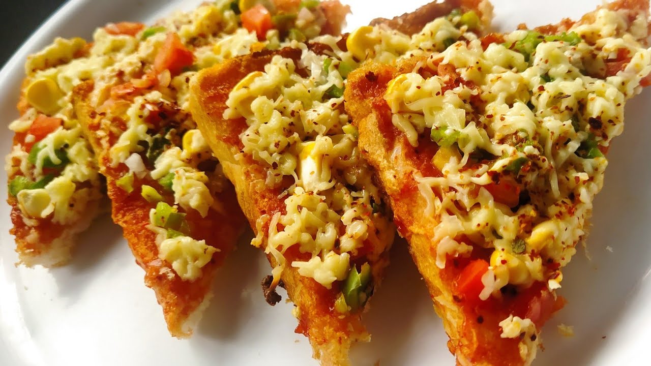 Bread pizza recipe on Tawa तव्यावरचा ब्रेड पिझ्झा Easy & Tasty