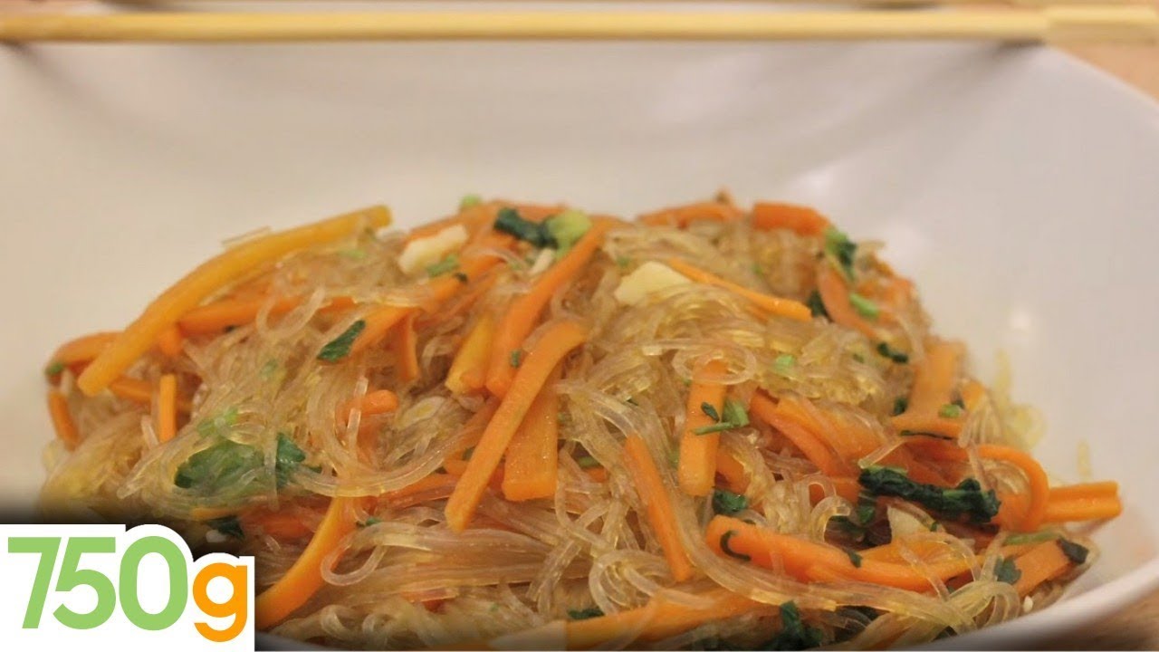 Wok de vermicelles de riz sautées aux petits légumes et poulet