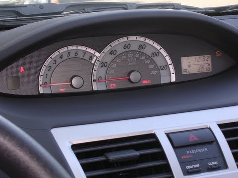 Toyota Yaris에서 유지 관리 표시등을 재설정하는 방법