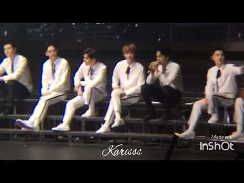 EXO BaekHyun laugh at ChanYeol cute mistake and forgot to sing the same partㅋㅋ