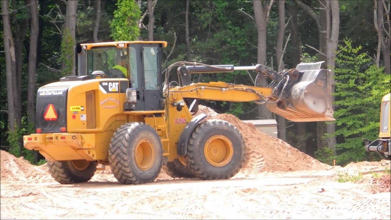 Cat 924H Spreading Fill - YouTube