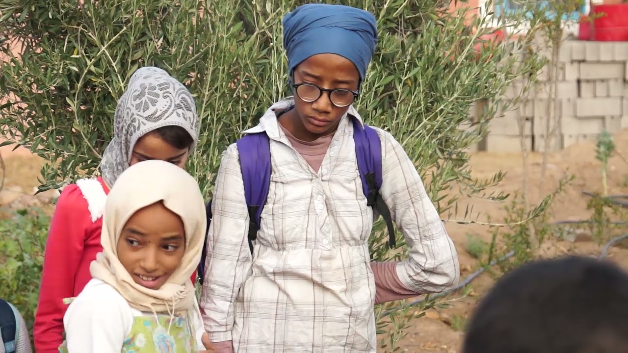 Ateliers de land art du festival Rythmes et Couleurs à Agdz au Maroc